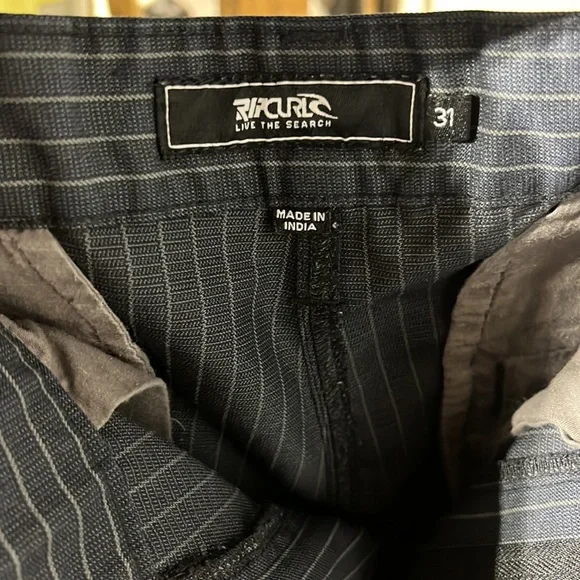 Ripcurl Men's 11" Black Grey Pinstripe Cargo Board Shorts Size 31 - Picture 5 of 9